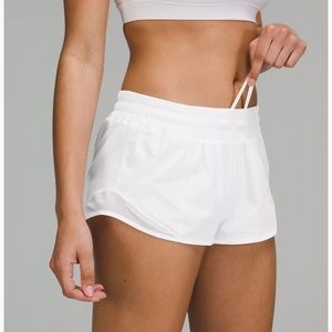 Lululemon Hotty Hot Low Rise Short 2.5". NWT